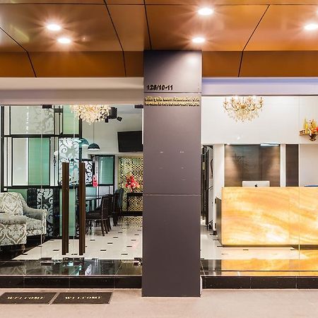 The Fah Silom Hotell Bangkok Exteriör bild