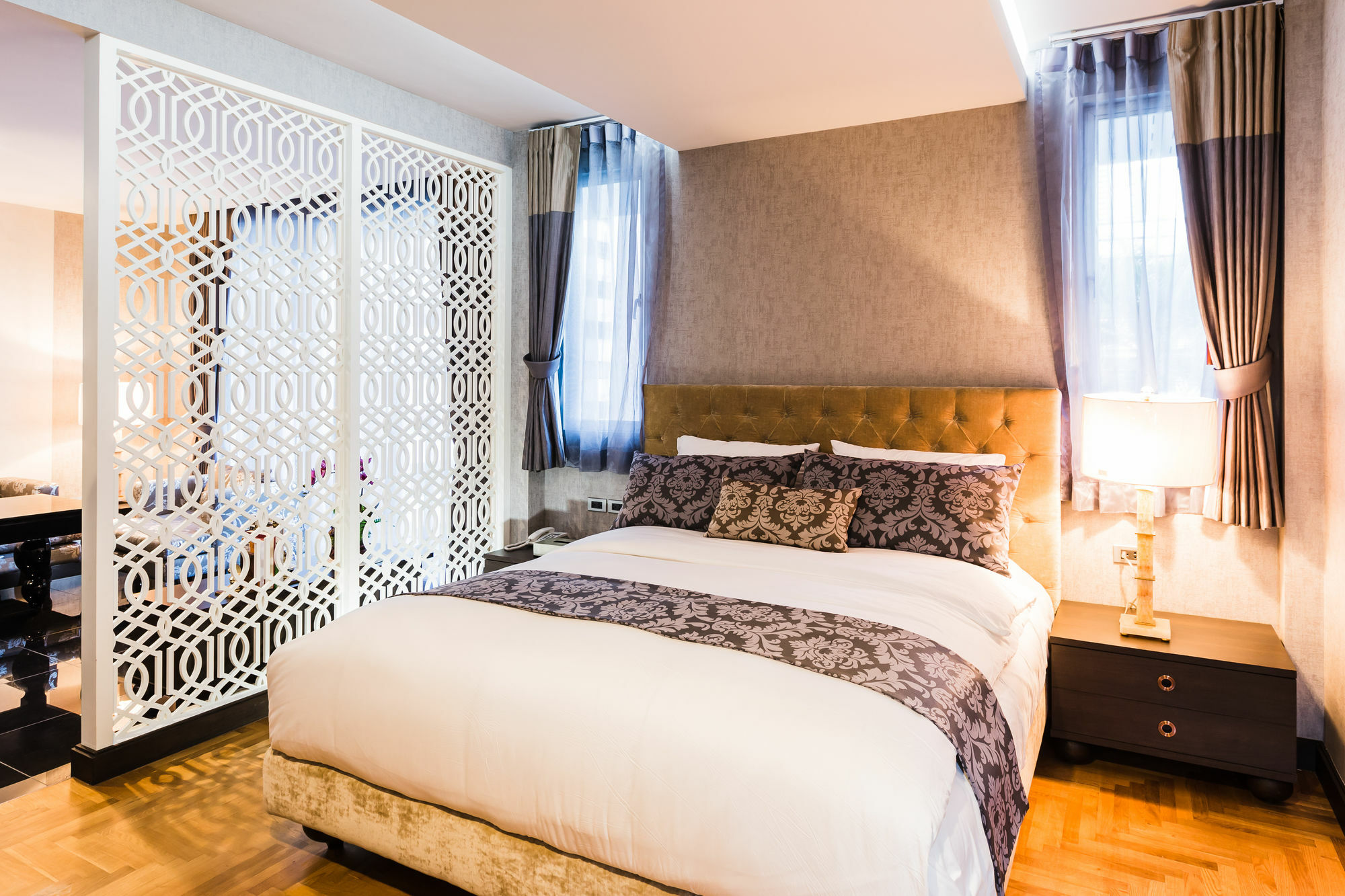 The Fah Silom Hotell Bangkok Exteriör bild
