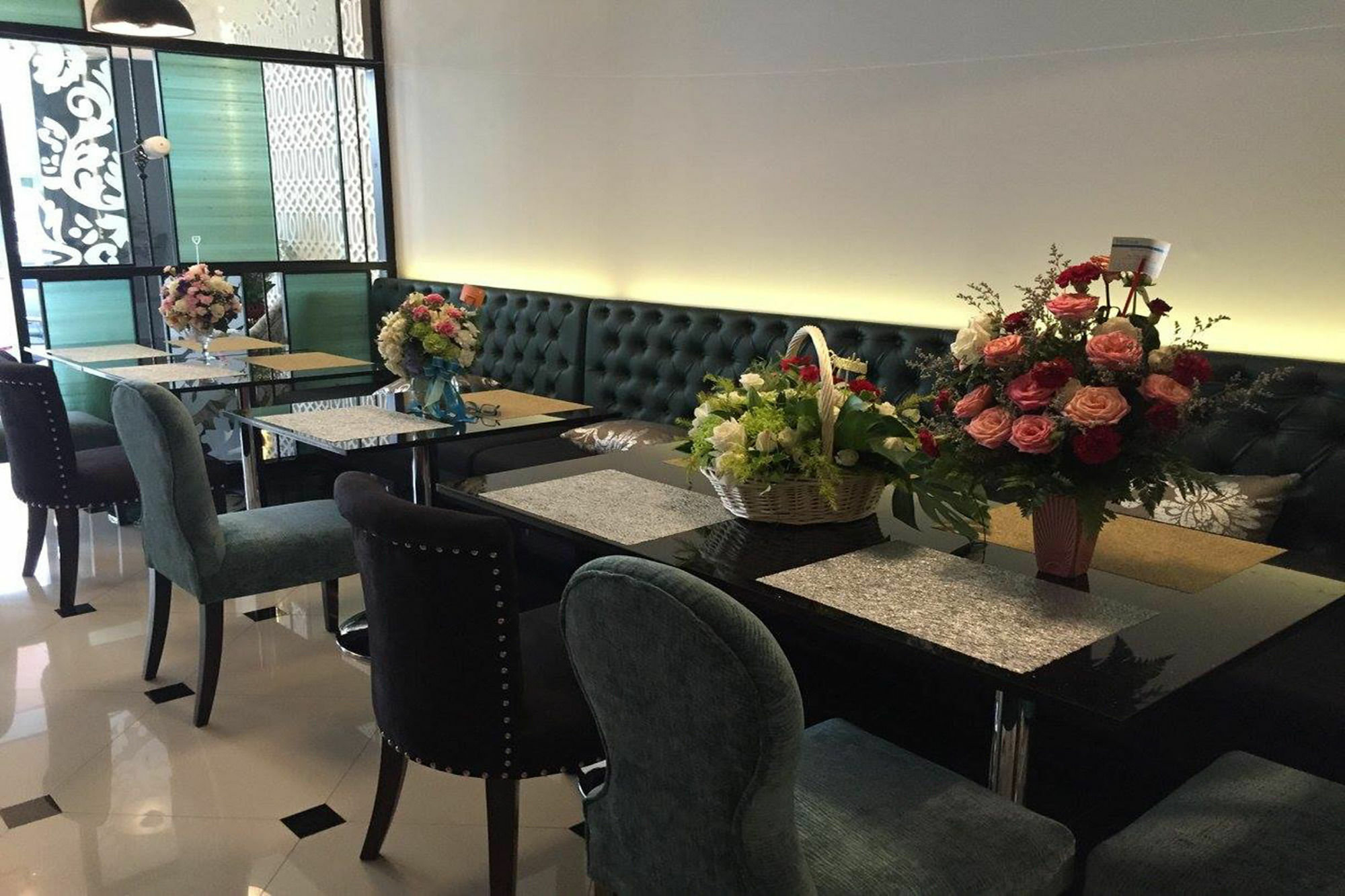 The Fah Silom Hotell Bangkok Exteriör bild